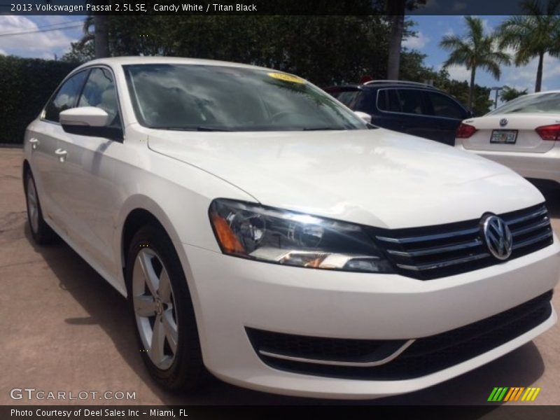 Candy White / Titan Black 2013 Volkswagen Passat 2.5L SE