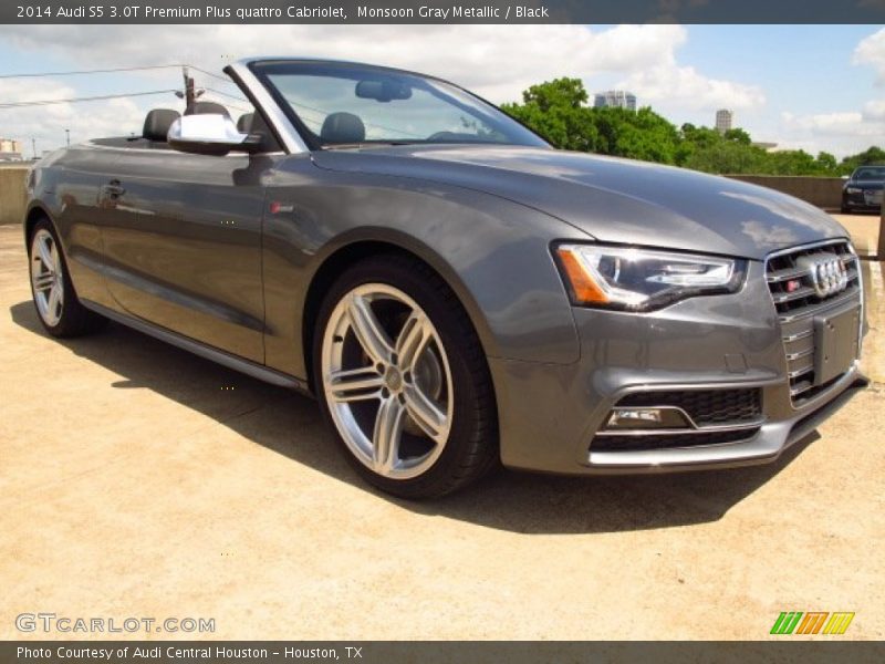 Front 3/4 View of 2014 S5 3.0T Premium Plus quattro Cabriolet