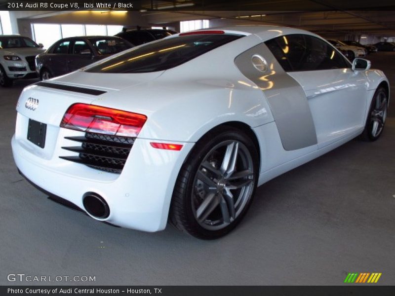 Ibis White / Black 2014 Audi R8 Coupe V8