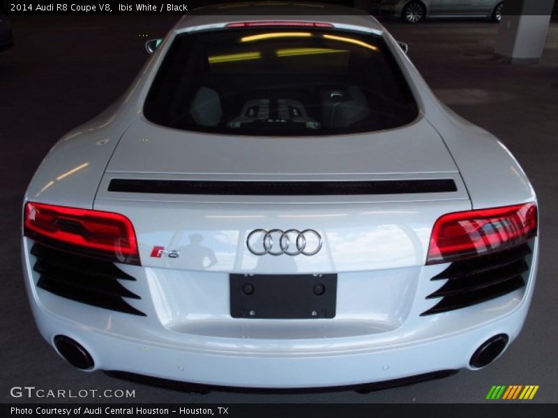 Ibis White / Black 2014 Audi R8 Coupe V8