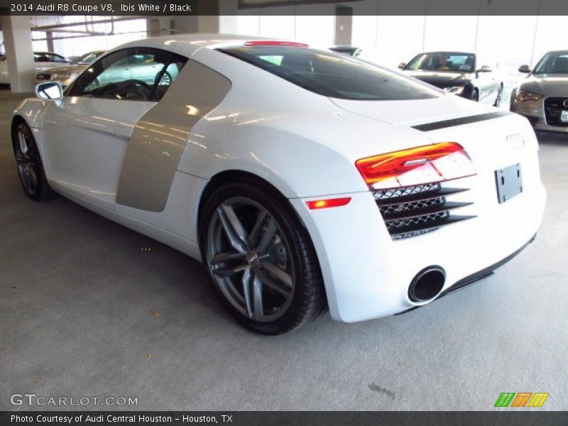 Ibis White / Black 2014 Audi R8 Coupe V8