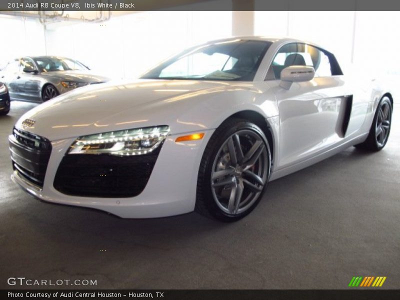 Ibis White / Black 2014 Audi R8 Coupe V8