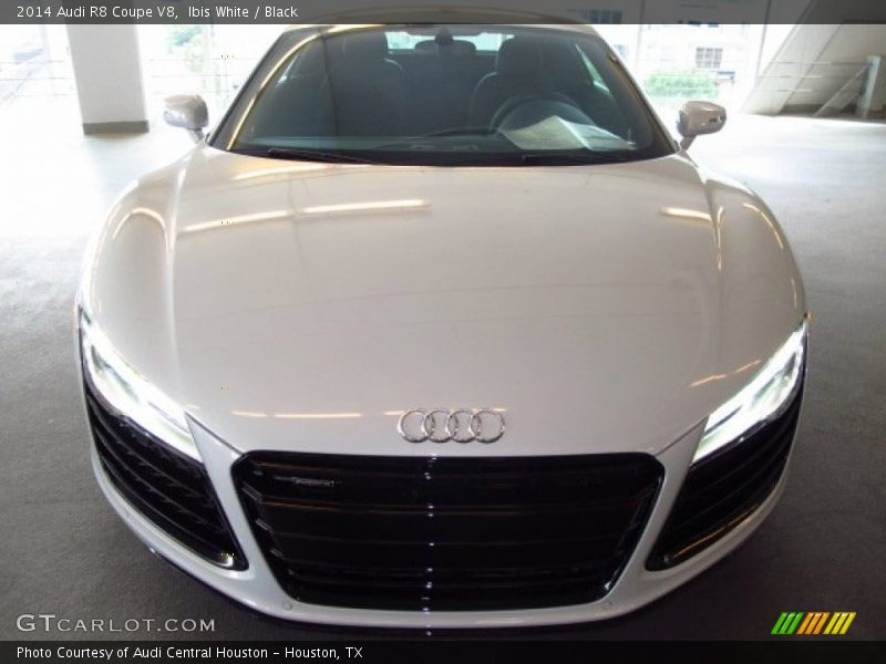 Ibis White / Black 2014 Audi R8 Coupe V8