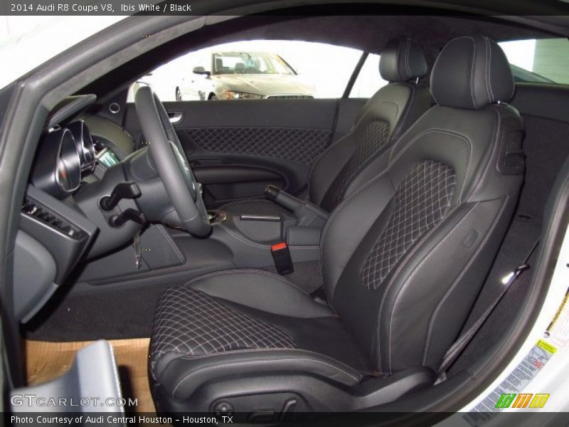 Front Seat of 2014 R8 Coupe V8
