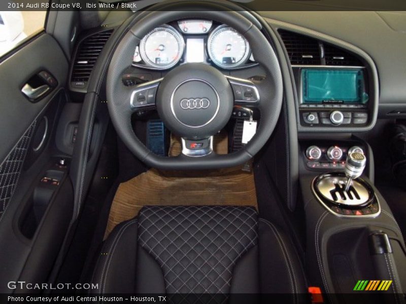 Dashboard of 2014 R8 Coupe V8