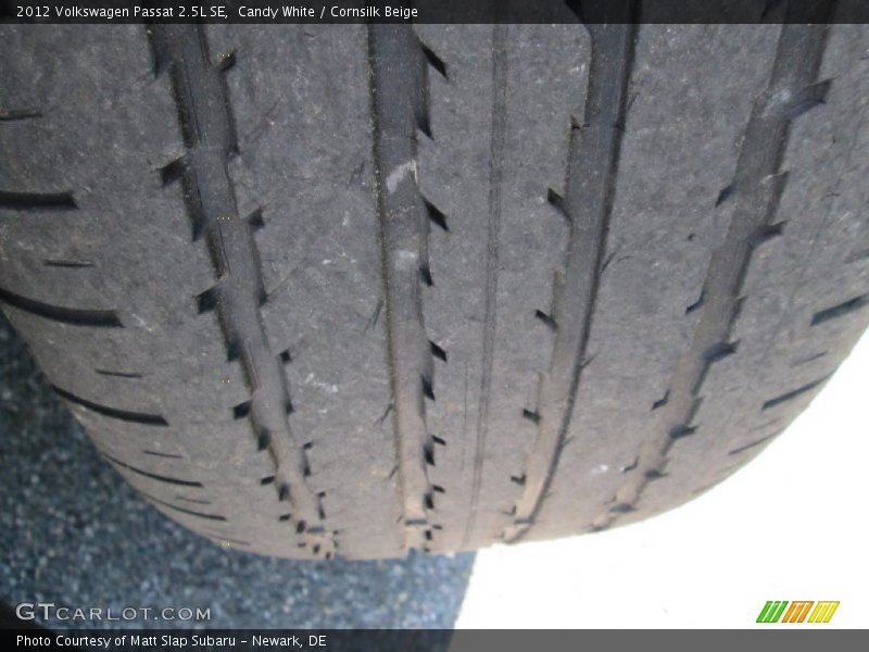 Candy White / Cornsilk Beige 2012 Volkswagen Passat 2.5L SE