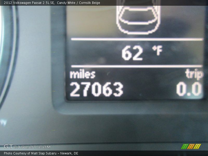 Candy White / Cornsilk Beige 2012 Volkswagen Passat 2.5L SE