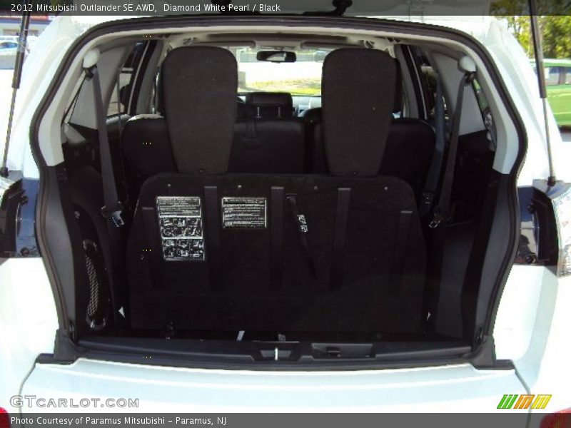 Diamond White Pearl / Black 2012 Mitsubishi Outlander SE AWD