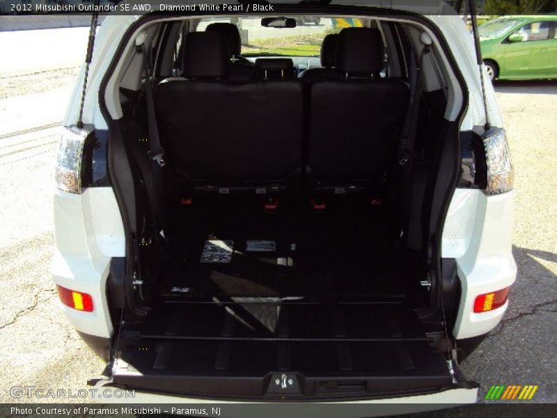 Diamond White Pearl / Black 2012 Mitsubishi Outlander SE AWD