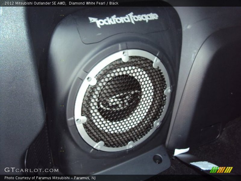 Diamond White Pearl / Black 2012 Mitsubishi Outlander SE AWD