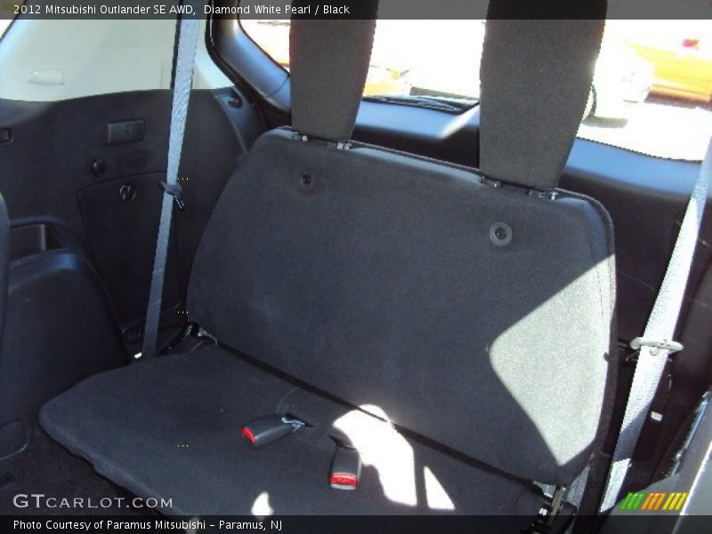 Diamond White Pearl / Black 2012 Mitsubishi Outlander SE AWD