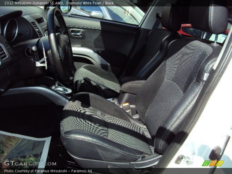 Diamond White Pearl / Black 2012 Mitsubishi Outlander SE AWD