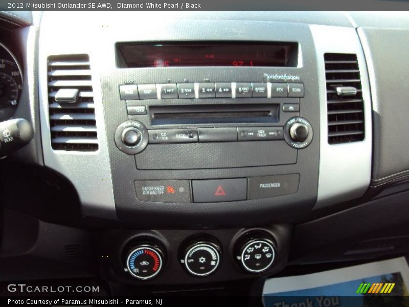 Diamond White Pearl / Black 2012 Mitsubishi Outlander SE AWD