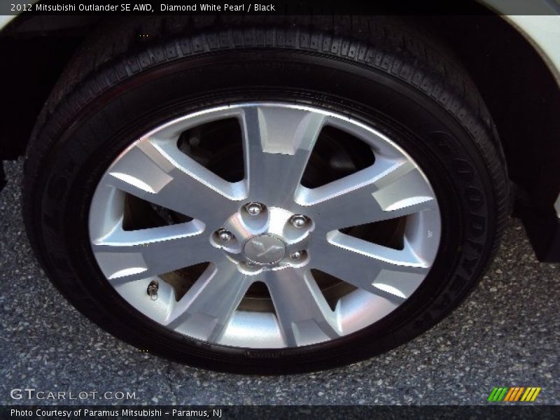 Diamond White Pearl / Black 2012 Mitsubishi Outlander SE AWD