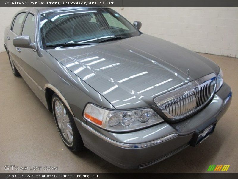 Charcoal Grey Metallic / Black 2004 Lincoln Town Car Ultimate