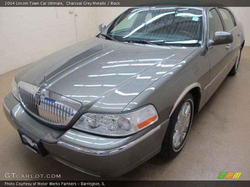 Charcoal Grey Metallic / Black 2004 Lincoln Town Car Ultimate