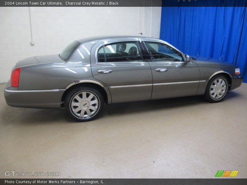 Charcoal Grey Metallic / Black 2004 Lincoln Town Car Ultimate