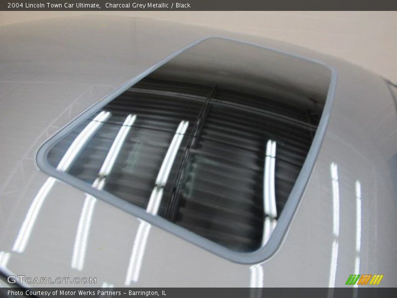 Charcoal Grey Metallic / Black 2004 Lincoln Town Car Ultimate
