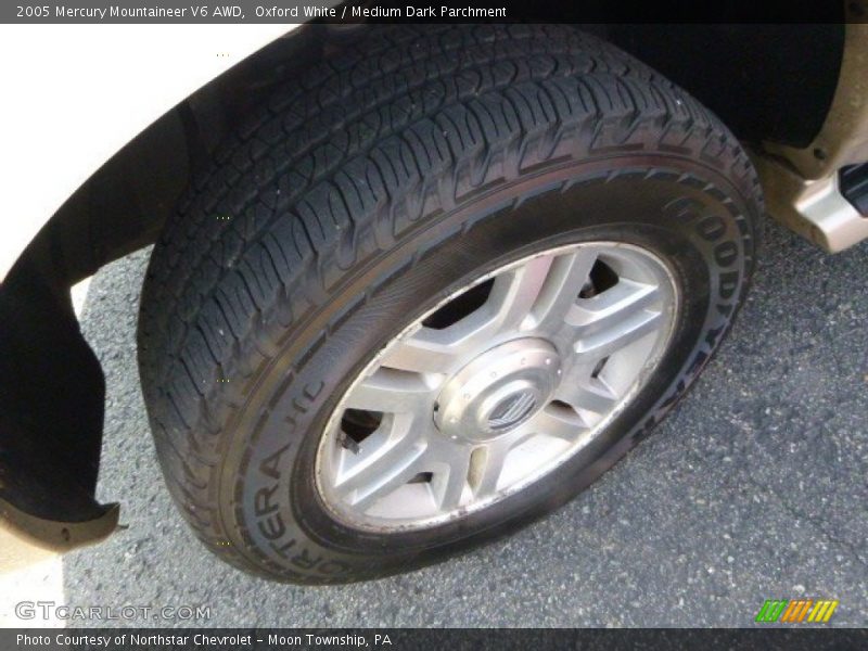 Oxford White / Medium Dark Parchment 2005 Mercury Mountaineer V6 AWD