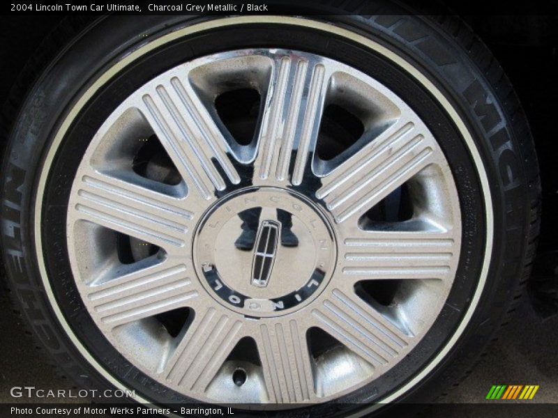 Charcoal Grey Metallic / Black 2004 Lincoln Town Car Ultimate