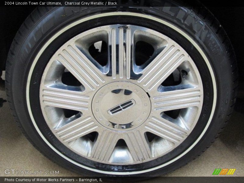 Charcoal Grey Metallic / Black 2004 Lincoln Town Car Ultimate