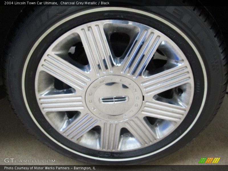 Charcoal Grey Metallic / Black 2004 Lincoln Town Car Ultimate
