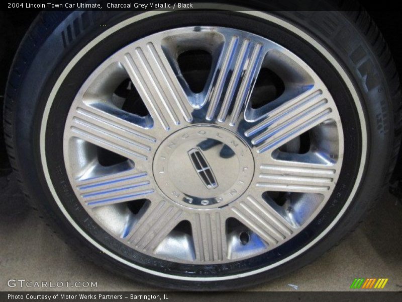 Charcoal Grey Metallic / Black 2004 Lincoln Town Car Ultimate