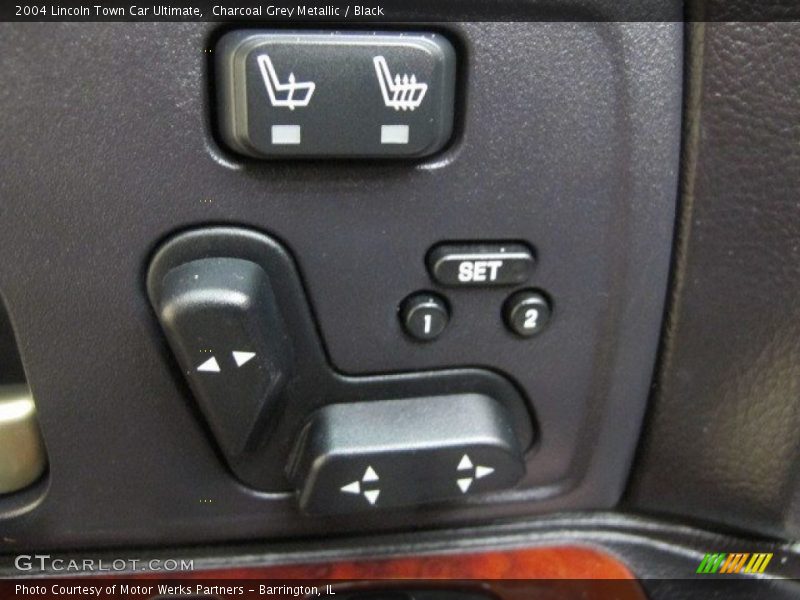 Charcoal Grey Metallic / Black 2004 Lincoln Town Car Ultimate