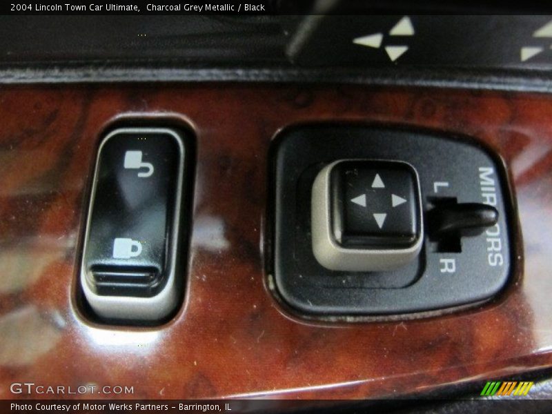 Charcoal Grey Metallic / Black 2004 Lincoln Town Car Ultimate