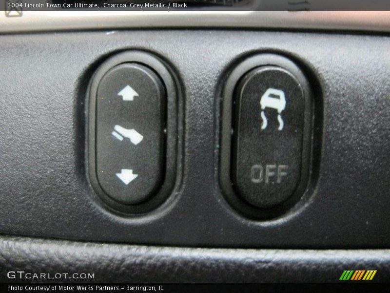 Charcoal Grey Metallic / Black 2004 Lincoln Town Car Ultimate