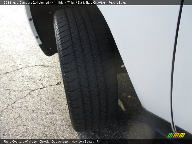 Bright White / Dark Slate Gray/Light Pebble Beige 2011 Jeep Compass 2.4 Limited 4x4