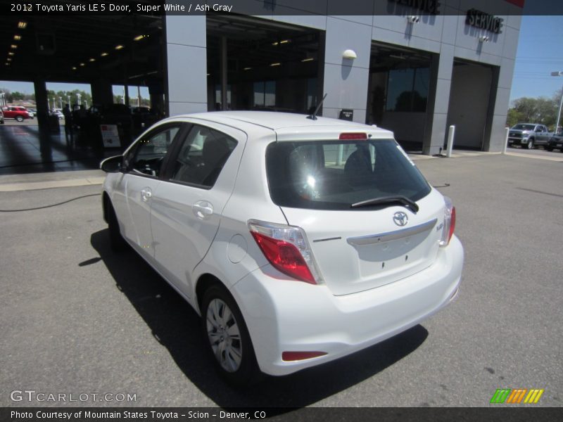 Super White / Ash Gray 2012 Toyota Yaris LE 5 Door