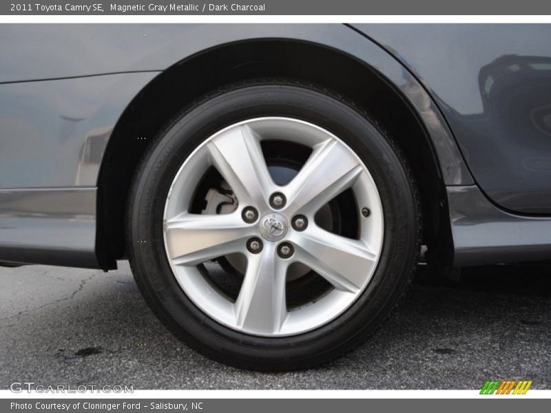 Magnetic Gray Metallic / Dark Charcoal 2011 Toyota Camry SE