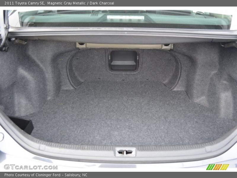 Magnetic Gray Metallic / Dark Charcoal 2011 Toyota Camry SE