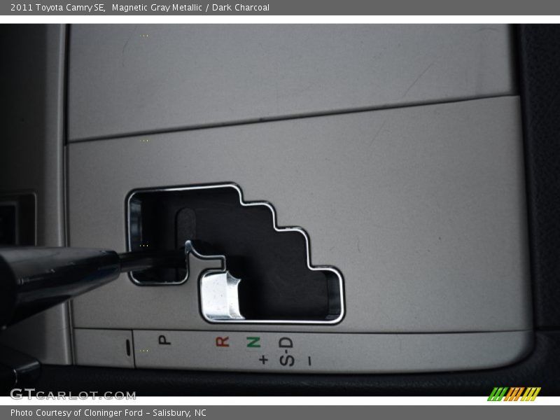 Magnetic Gray Metallic / Dark Charcoal 2011 Toyota Camry SE