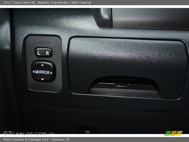 Magnetic Gray Metallic / Dark Charcoal 2011 Toyota Camry SE