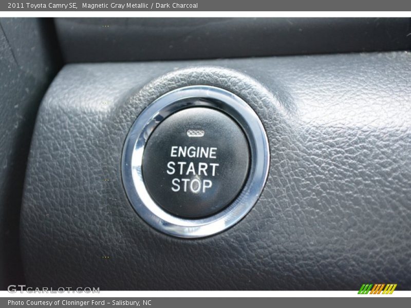Magnetic Gray Metallic / Dark Charcoal 2011 Toyota Camry SE