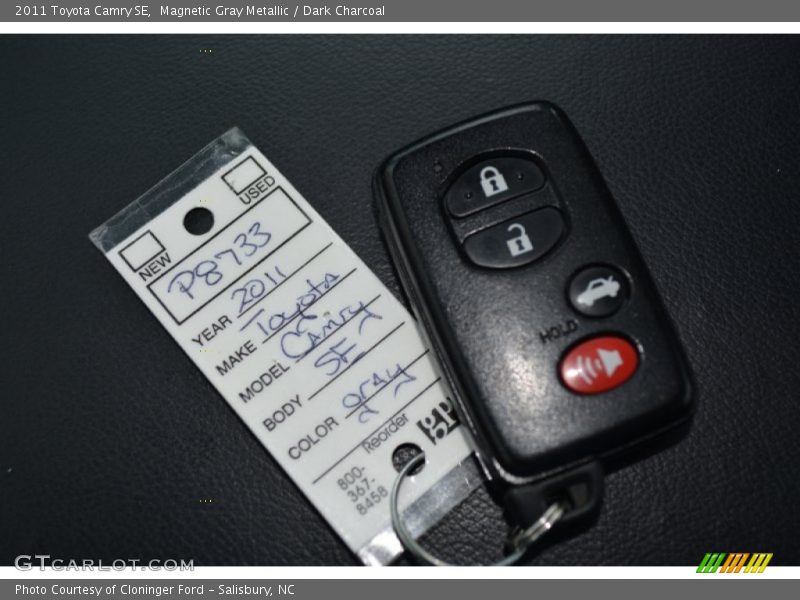 Magnetic Gray Metallic / Dark Charcoal 2011 Toyota Camry SE
