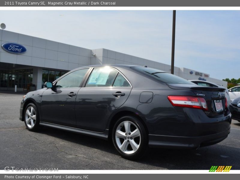 Magnetic Gray Metallic / Dark Charcoal 2011 Toyota Camry SE