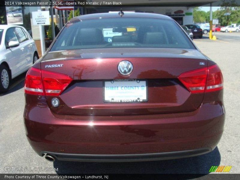 Opera Red Metallic / Titan Black 2014 Volkswagen Passat 2.5L SE