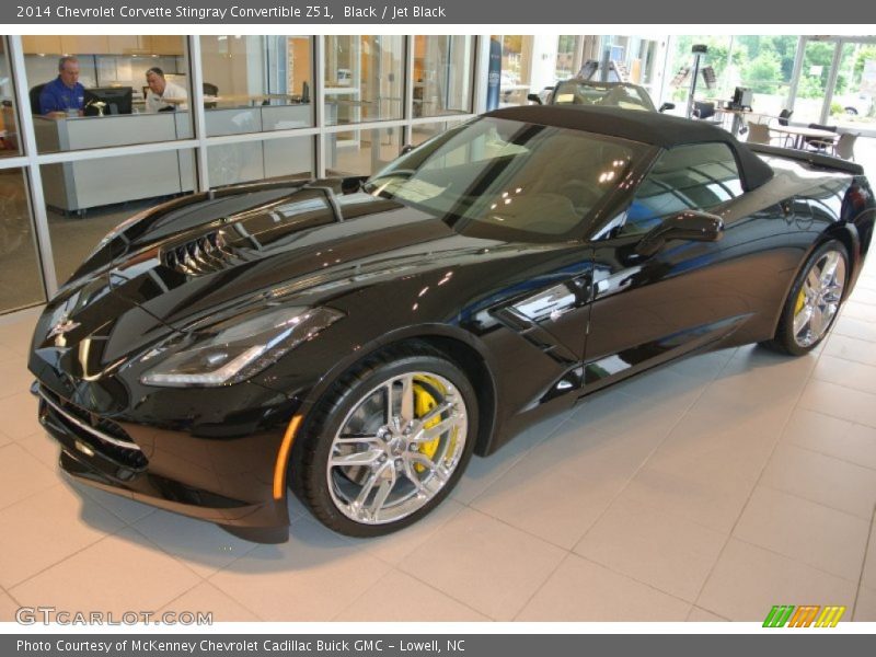Front 3/4 View of 2014 Corvette Stingray Convertible Z51