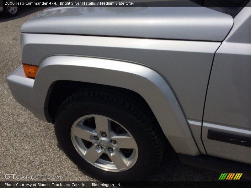 Bright Silver Metallic / Medium Slate Gray 2006 Jeep Commander 4x4