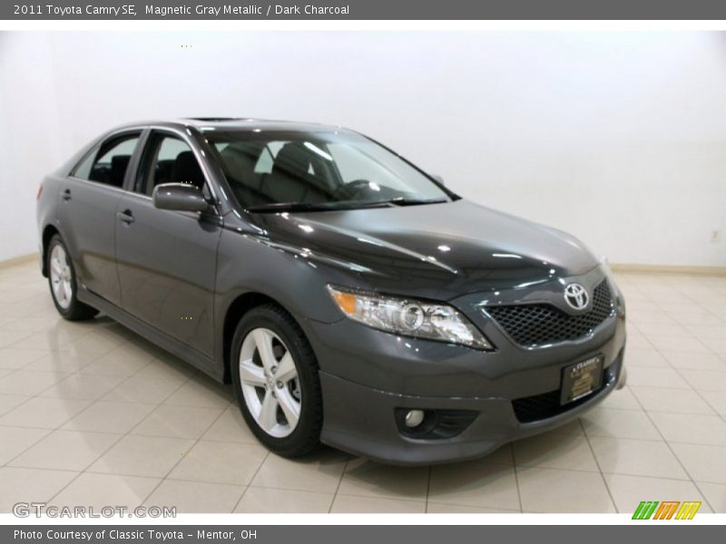 Magnetic Gray Metallic / Dark Charcoal 2011 Toyota Camry SE