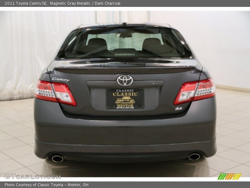 Magnetic Gray Metallic / Dark Charcoal 2011 Toyota Camry SE