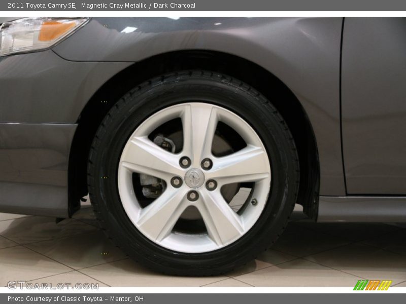 Magnetic Gray Metallic / Dark Charcoal 2011 Toyota Camry SE