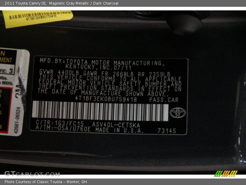 Magnetic Gray Metallic / Dark Charcoal 2011 Toyota Camry SE