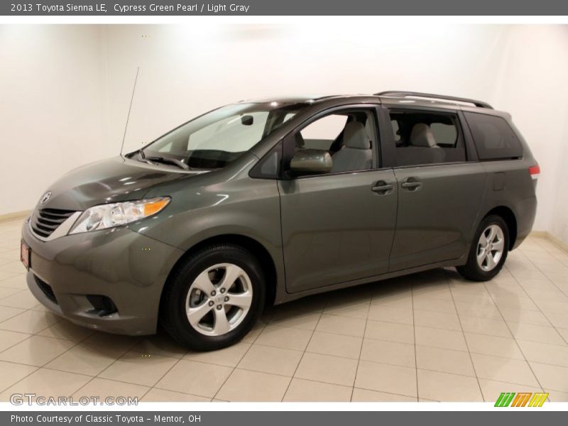 Front 3/4 View of 2013 Sienna LE