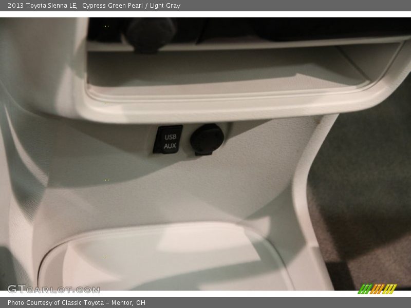 Cypress Green Pearl / Light Gray 2013 Toyota Sienna LE