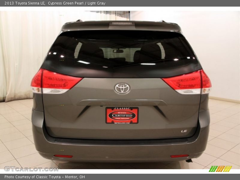 Cypress Green Pearl / Light Gray 2013 Toyota Sienna LE