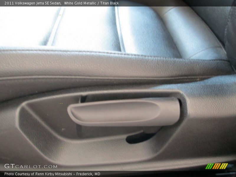 White Gold Metallic / Titan Black 2011 Volkswagen Jetta SE Sedan